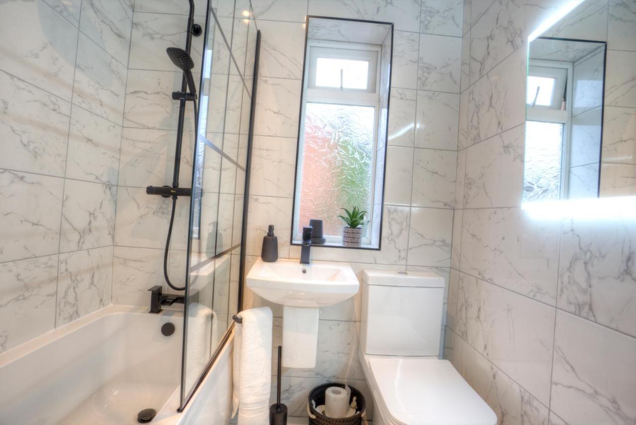 The Boutique Sleeps 7 Adults! Belfast